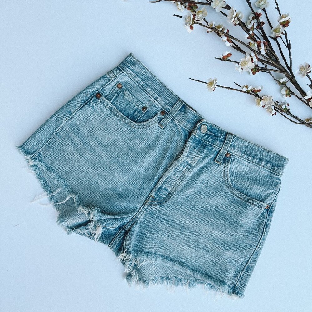 Levi's 501 Original High Rise Denim Shorts (EUC)